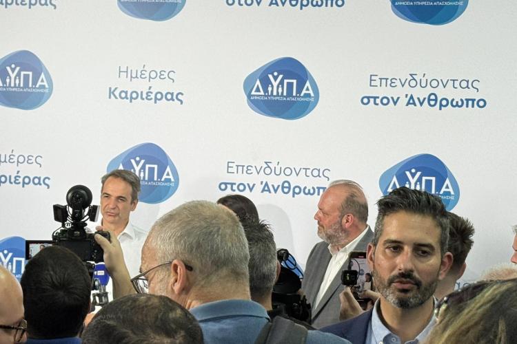Εικόνες από την επίσκεψη του Κ.Μητσοτάκη στο Περιστέρι
