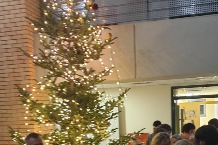 Στολίστηκε το Χριστουγεννιάτικο Δέντρο Χαϊδαρίου μετά την πολύ όμορφη εκδήλωση από το "Έρεισμα“