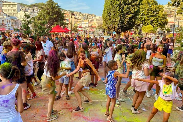 Το Φεστιβάλ Χρωμάτων έρχεται στο Περιστέρι!