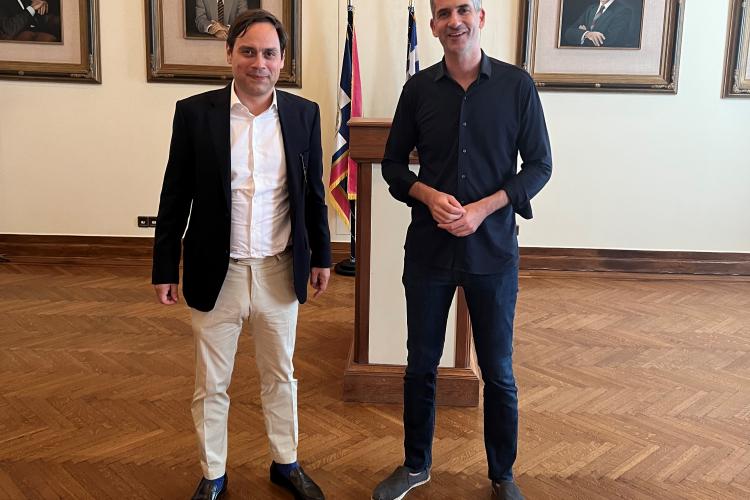 Συνάντηση του Δημάρχου Βαγγέλη Ντηνιακού με τον Δήμαρχο Αθηναίων Κώστα Μπακογιάννη