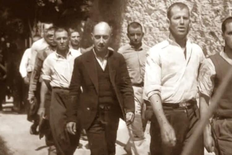 Ν. Κακλαμάνης: «Να σταματήσει η εμπορευματοποίηση της μνήμης» για τις φωτογραφίες της Καισαριανής, φωτογραφίες, ιστορία 1944