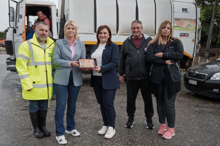 Ο Δήμος Ιλίου στηρίζει τον Δήμο Αμφίκλειας – Ελάτειας με την παραχώρηση απορριμματοφόρου οχήματος