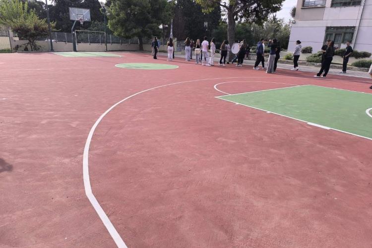 Ανακατασκευή του τάπητα του γηπέδου στο 4ο ΓΕΛ Χαϊδαρίου