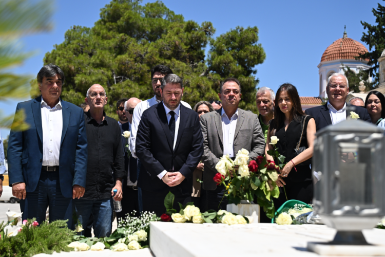 Φόρο τιμής στον Ανδρέα Παπανδρέου από στελέχη του ΠΑΣΟΚ, Παπανδρέου, ιδρυτής, πολιτική, κόμματα