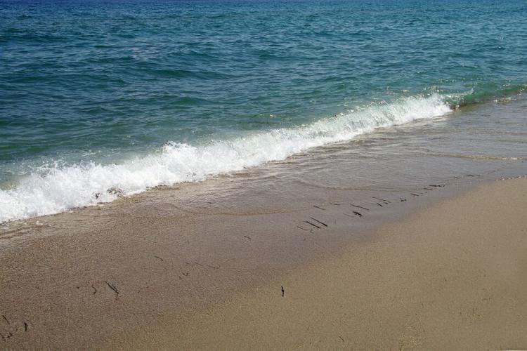 Οι 12 ακατάλληλες ακτές για κολύμπι στην Αττική