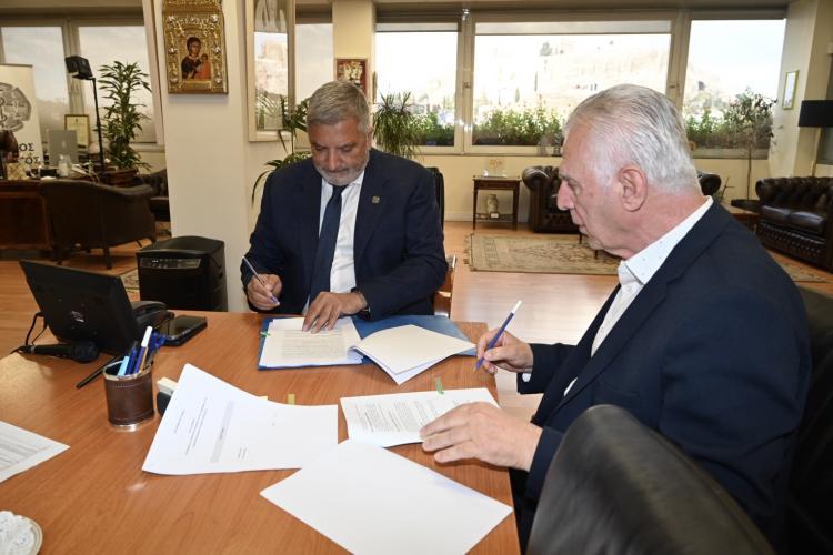  Αναβαθμίζονται 6 κοινόχρηστοι χώροι συμπεριλαμβανομένων και Παιδικών Χαρών στο Περιστέρι 