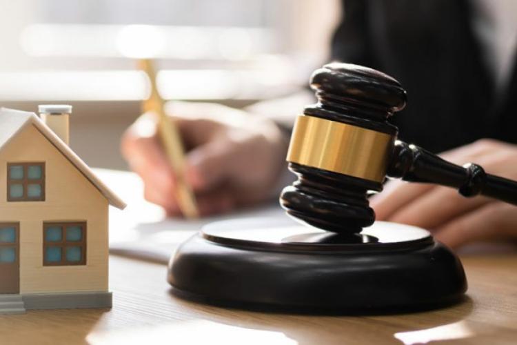 Δεν έγινε ο πλειστηριασμός πρώτης κατοικίας συνταξιούχου στην Πετρούπολη