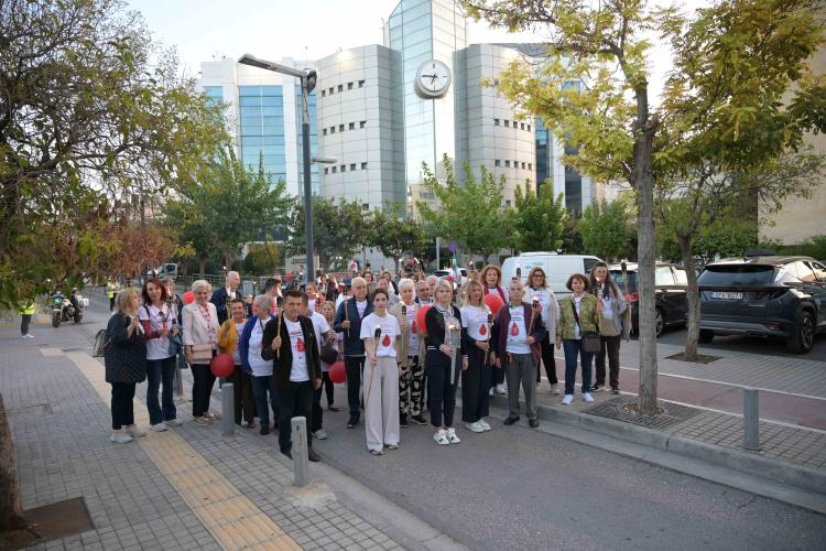 Με μεγάλη επιτυχία πραγματοποιήθηκε η 23η Πανελλήνια Λαμπαδηδρομία Εθελοντών Αιμοδοτών της Πανελλήνιας Ομοσπονδίας Εθελοντών Αιμοδοτών (Π.Ο.Σ.Ε.Α.), μια σημαντική δράση αφιερωμένη στην προώθηση της εθελοντικής αιμοδοσίας και στην καλλιέργεια πνεύματος ανιδιοτελούς προσφοράς και αλληλεγγύης. Η φλόγα των εθελοντών αιμοδοτών πέρασε μέσα από την πόλη μας, μεταφέροντας το μήνυμα ζωής «Δώσε αίμα, χάρισε ελπίδα», υπενθυμίζοντας σε όλους τη δύναμη που έχει η ανθρώπινη προσφορά όταν γίνεται με αγάπη και υπευθυνότητα
