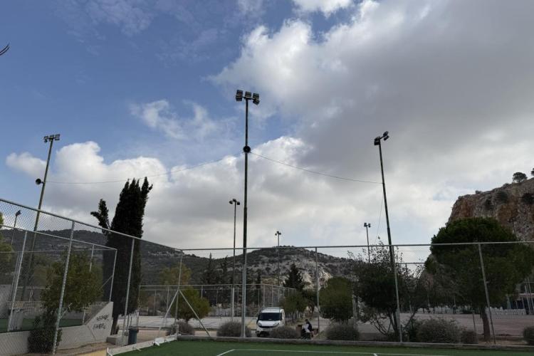 Αναβαθμίστηκε ο φωτισμός στα γήπεδα της Αγ. Τριάδας στην Πετρούπολη
