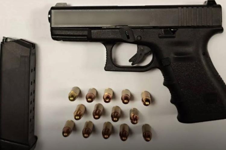 Σύλληψη ατόμου με γεμάτο πιστόλι σε κέντρο διασκέδασης στο  Περιστέρι