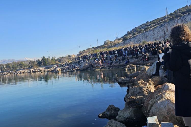 Γιορτάστηκαν τα Θεοφάνεια σε Σκαραμαγκά και Κολυμβητήριο και βραβεύτηκαν αθλητές κολύμβησης