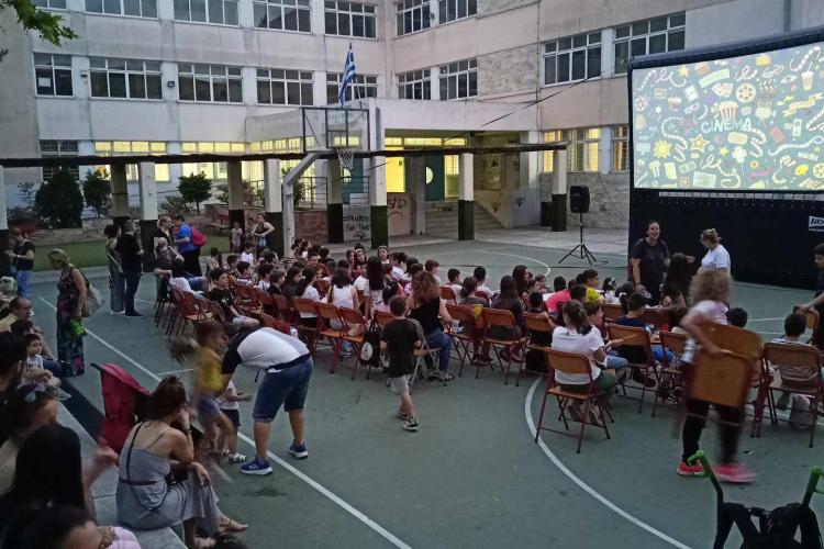 Το CINEMA πάει σχολείο 2025 – Ο Δήμος Περιστερίου φέρνει τη μαγεία του κινηματογράφου στις αυλές των σχολείων