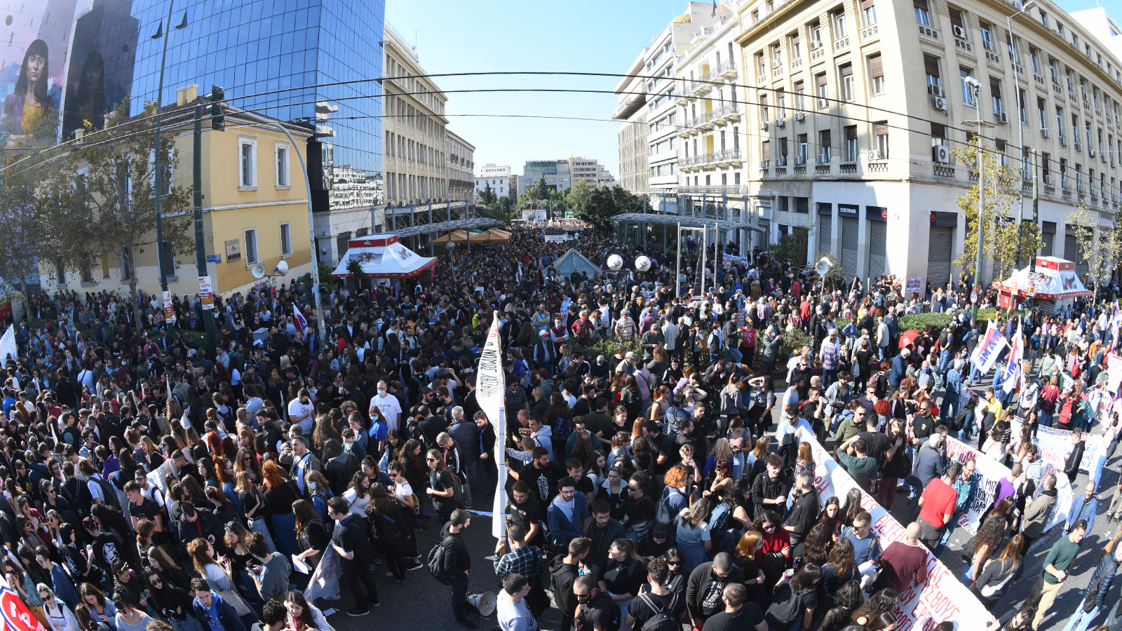 Μια από τις μεγαλύτερες απεργιακές κινητοποιήσεις των τελευταίων χρόνων χθες στην Αθήνα