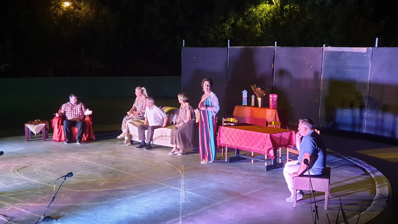 Μοίρασε γέλιο η παράσταση «Συμπέθεροι απ'τα Τίρανα» της θεατρικής ομάδας του Δήμου Χαϊδαρίου