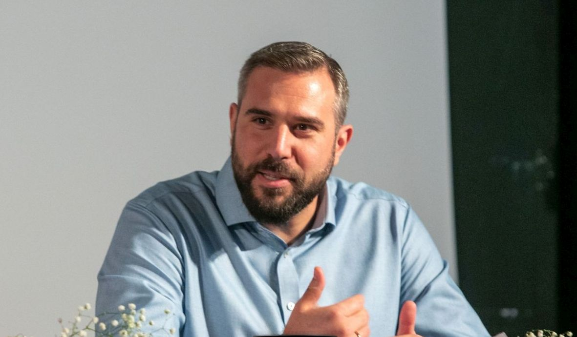  Β. Σίμος: «Μπροστά οι ανάγκες των μαθητών της Πετρούπολης»