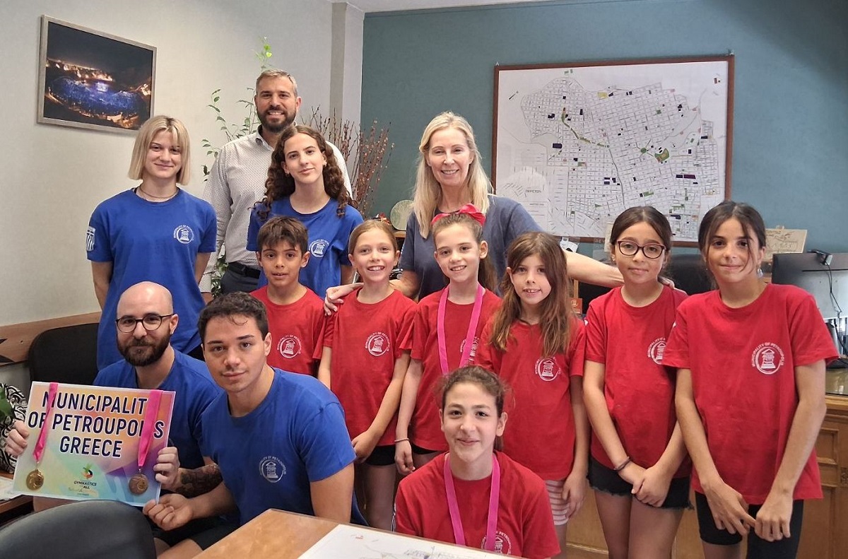 Ο Δήμαρχος Πετρούπολης υποδέχτηκε το τμήμα Ενόργανης Γυμναστικής